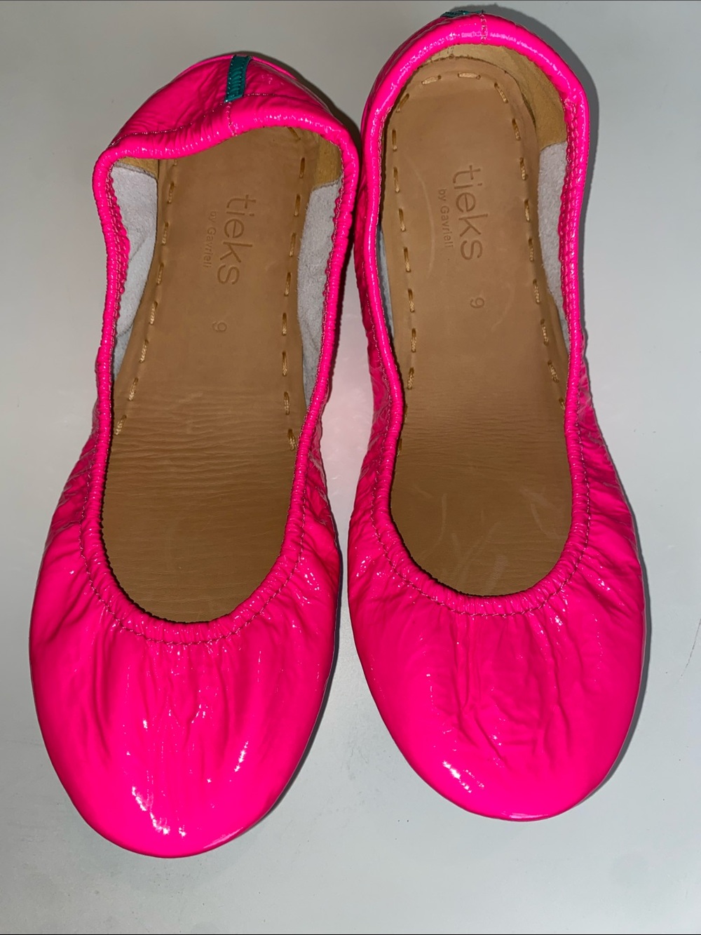 NWOT Tieks Ballet Flats in Neon Pink Patent Size 9